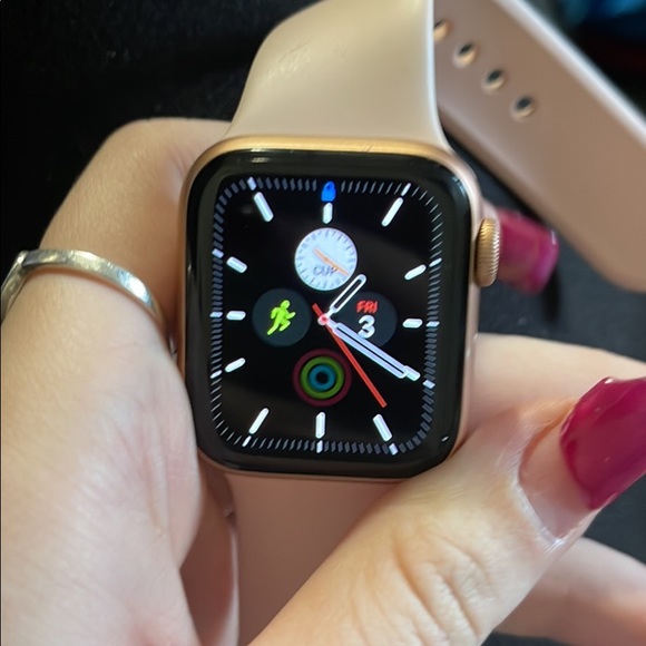 Apple Watch Rose Gold Series 5, cellular and Gps compatible